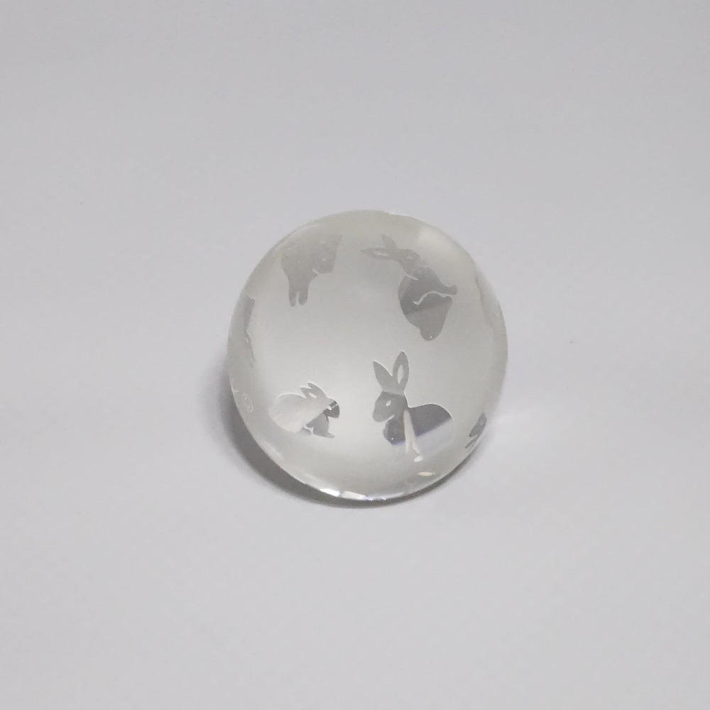 Vintage 1991 Arthur Court Glass Paperweight Frosted Etched Rabbit Motif - Picture 3 of 12